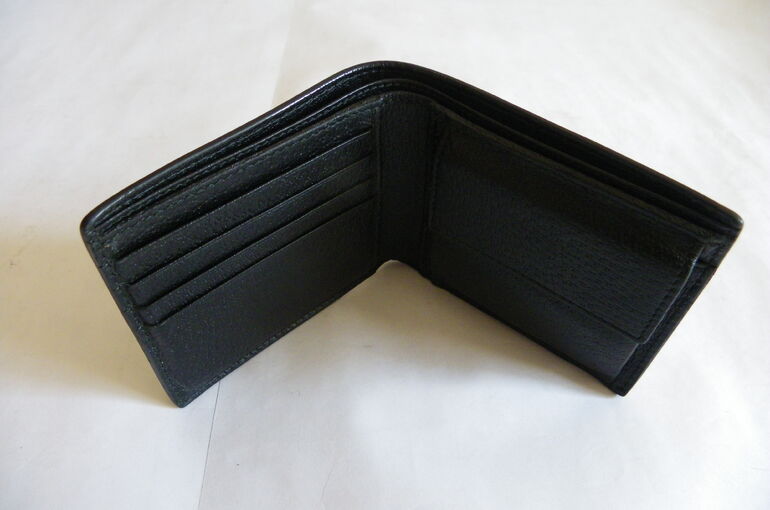 二つ折り長財布